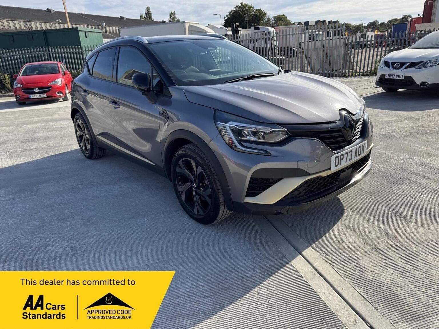 Renault Captur - image 1 of 70