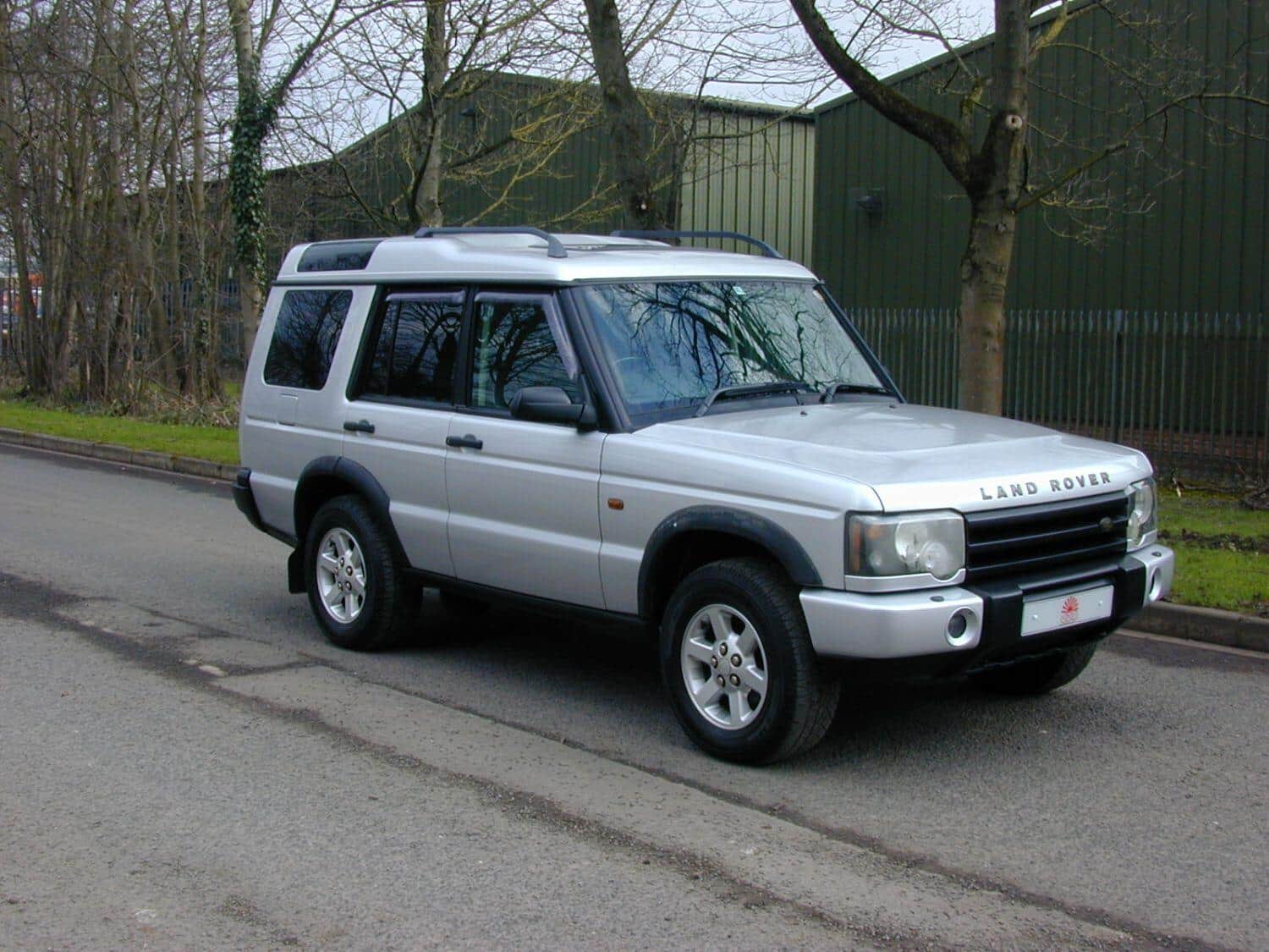Land Rover Discovery - image 1 of 63