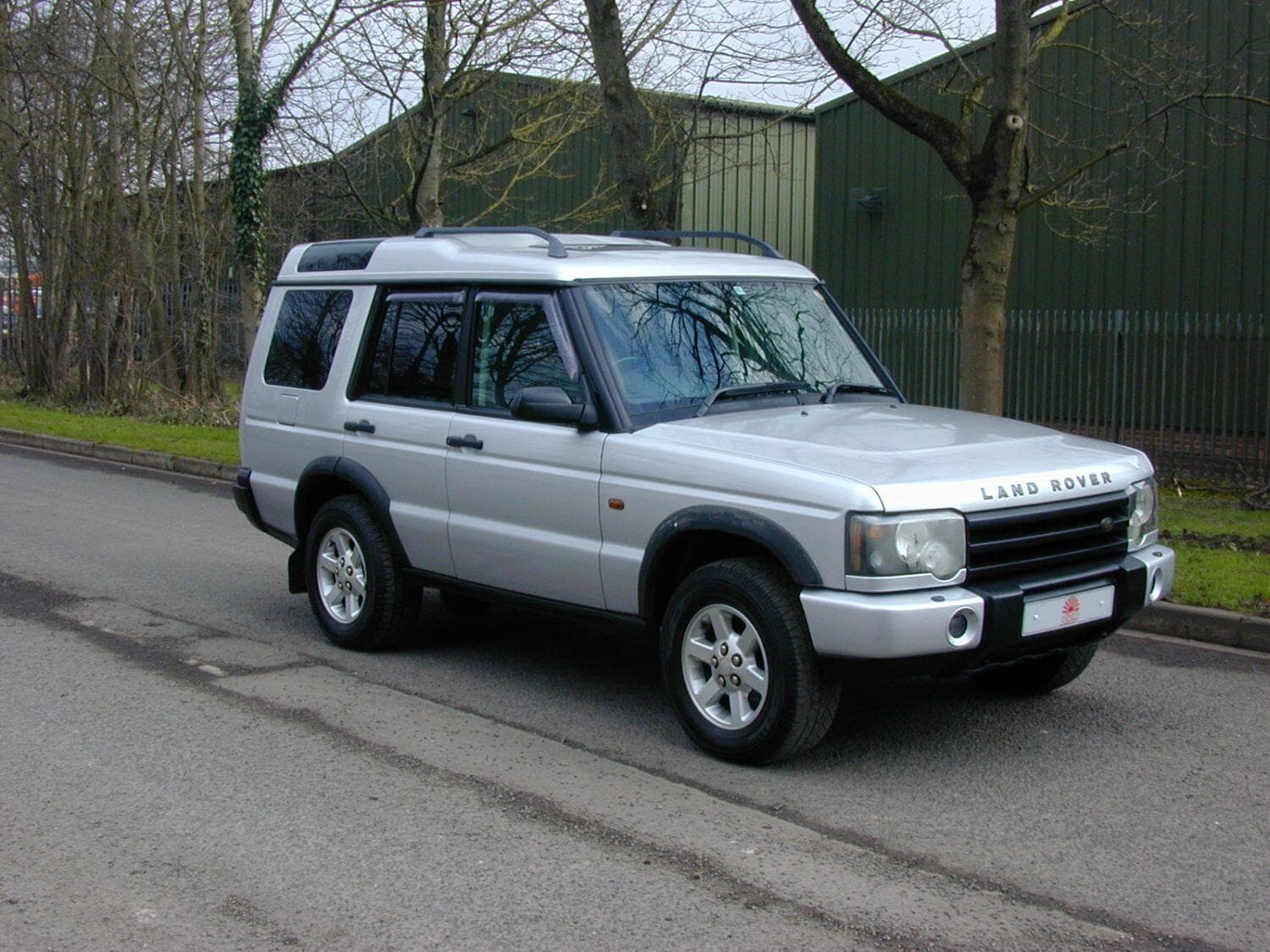 Land Rover Discovery - image 1 of 63