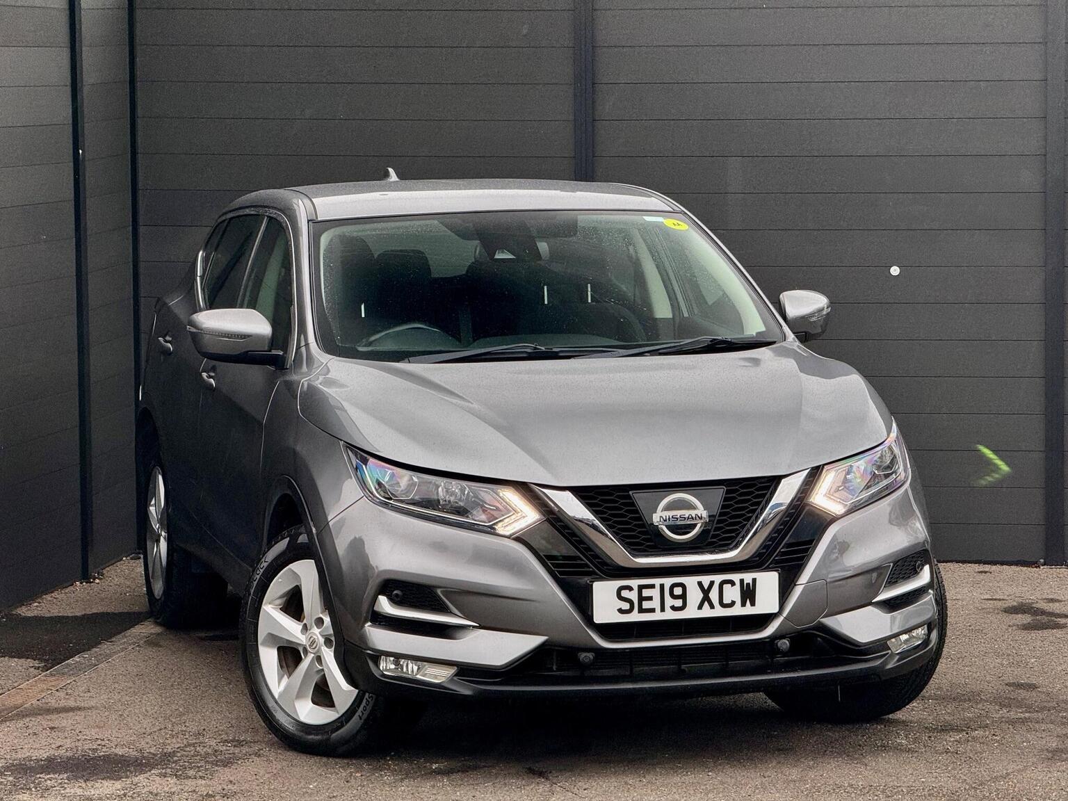 2019 Nissan Qashqai 1.5 dCi Acenta Premium Euro 6 (s/s) 5dr in grey — photo 1 of 56