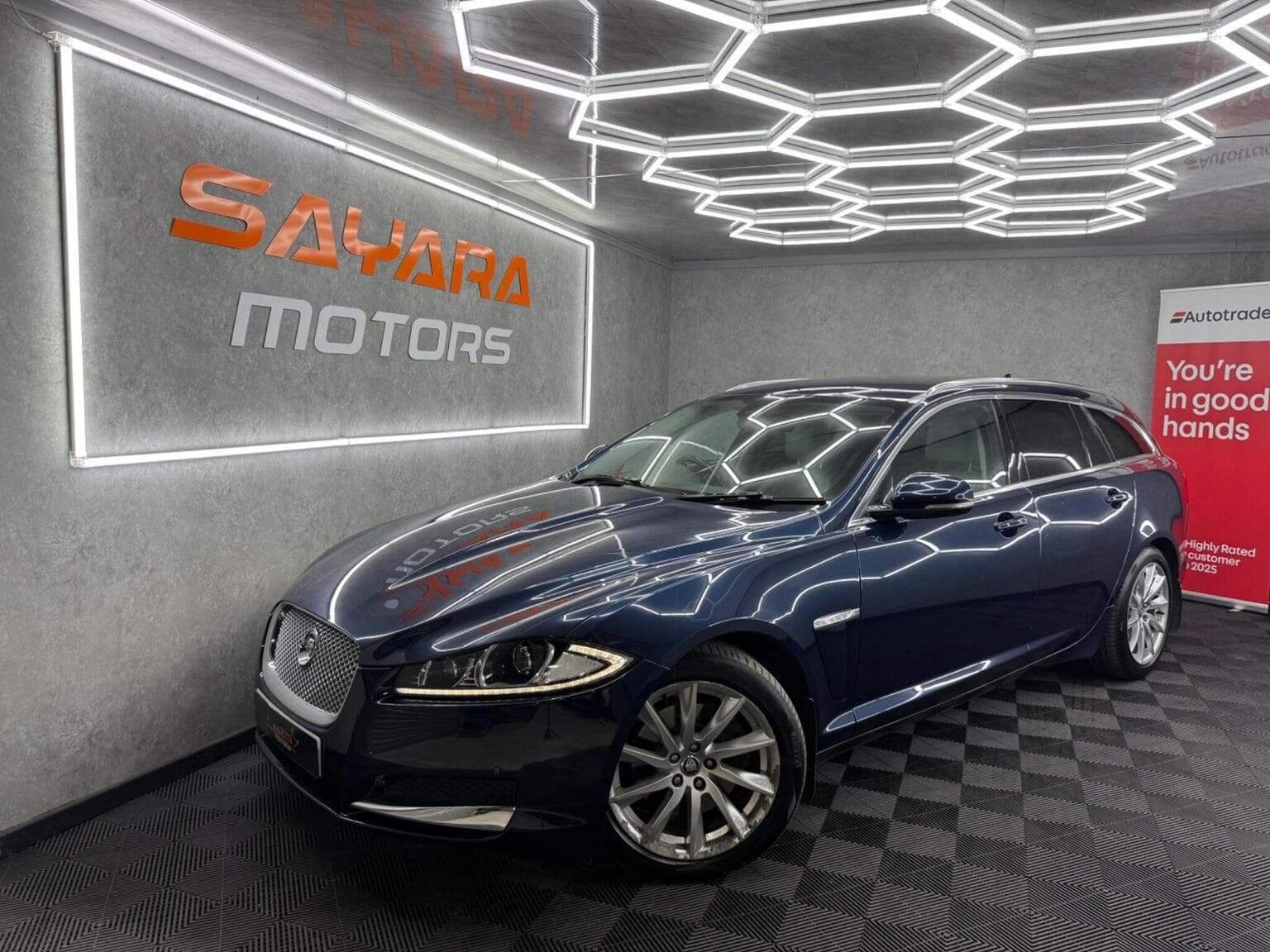 Jaguar XF - image 1 of 42