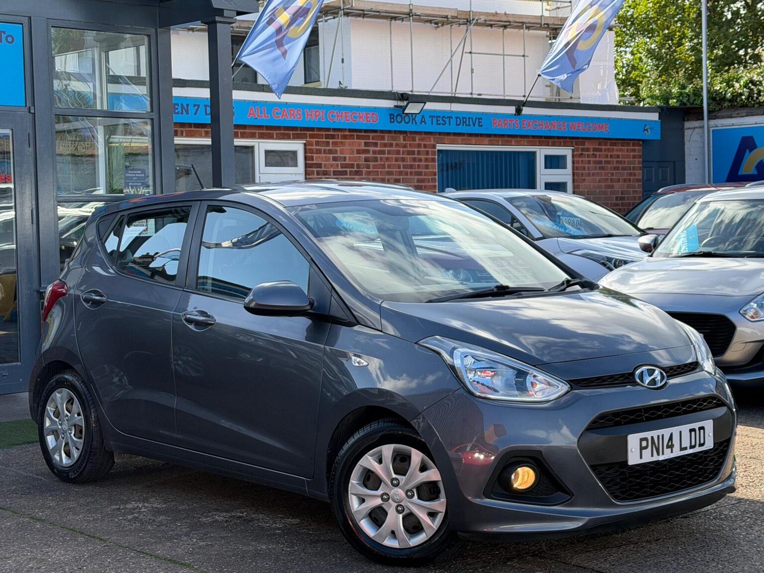 2014 Hyundai i10 1.2 SE Euro 5 5dr in grey — photo 1 of 67