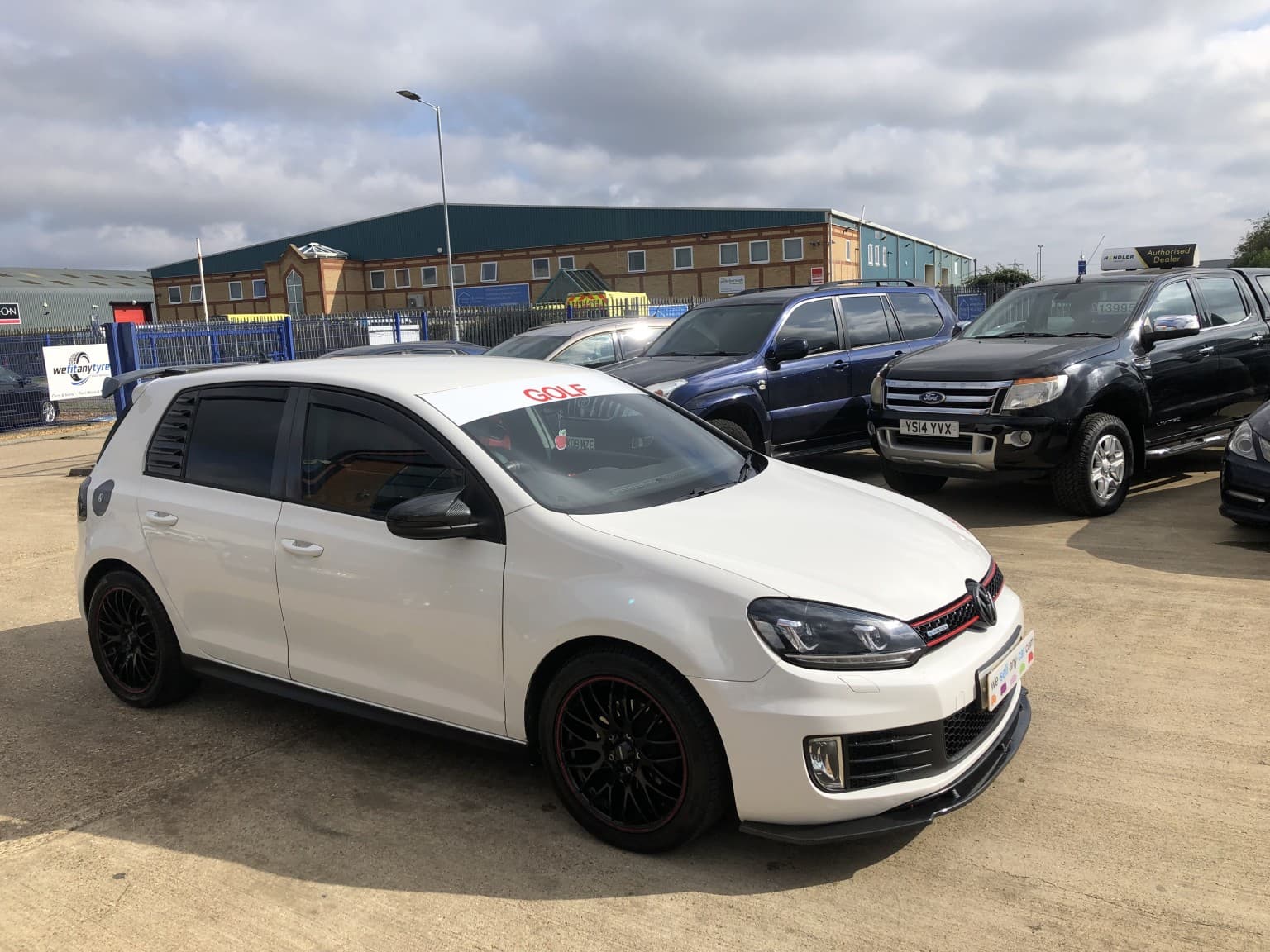 Volkswagen Golf - image 1 of 29