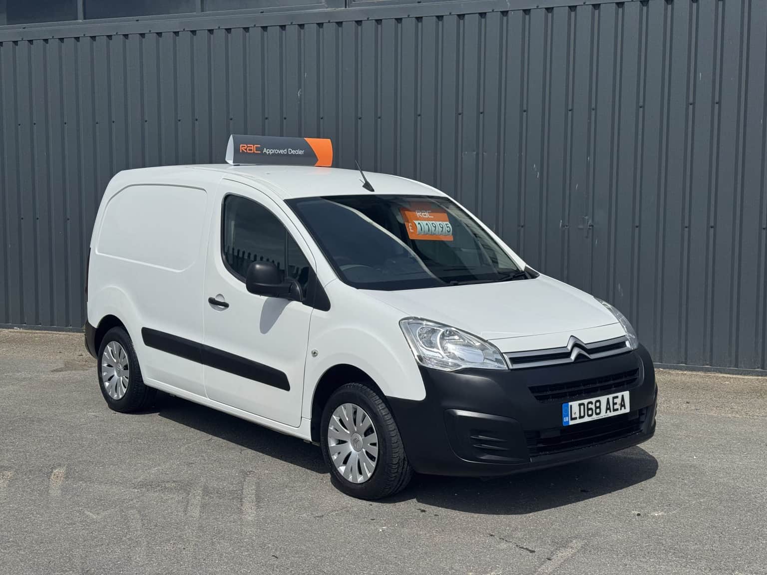 Citroen Berlingo - image 1 of 19