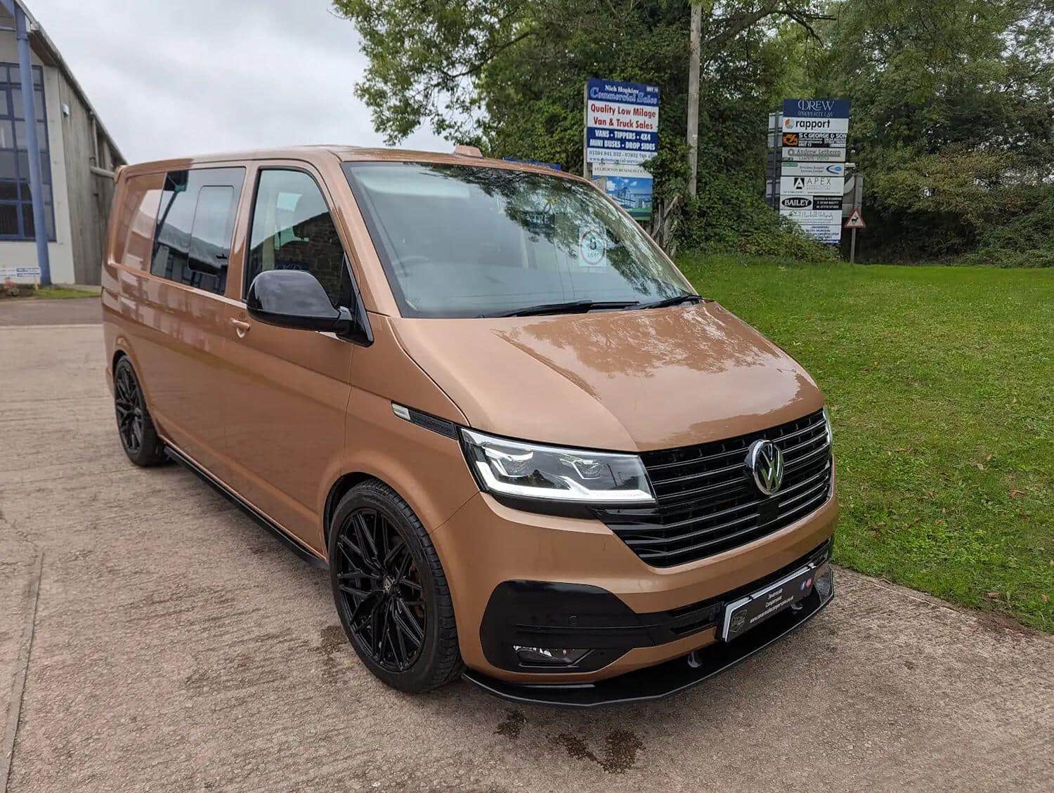 Volkswagen Transporter - image 1 of 14