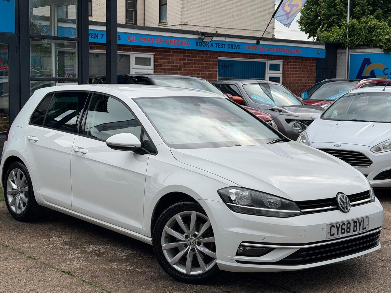 Volkswagen Golf - image 1 of 63