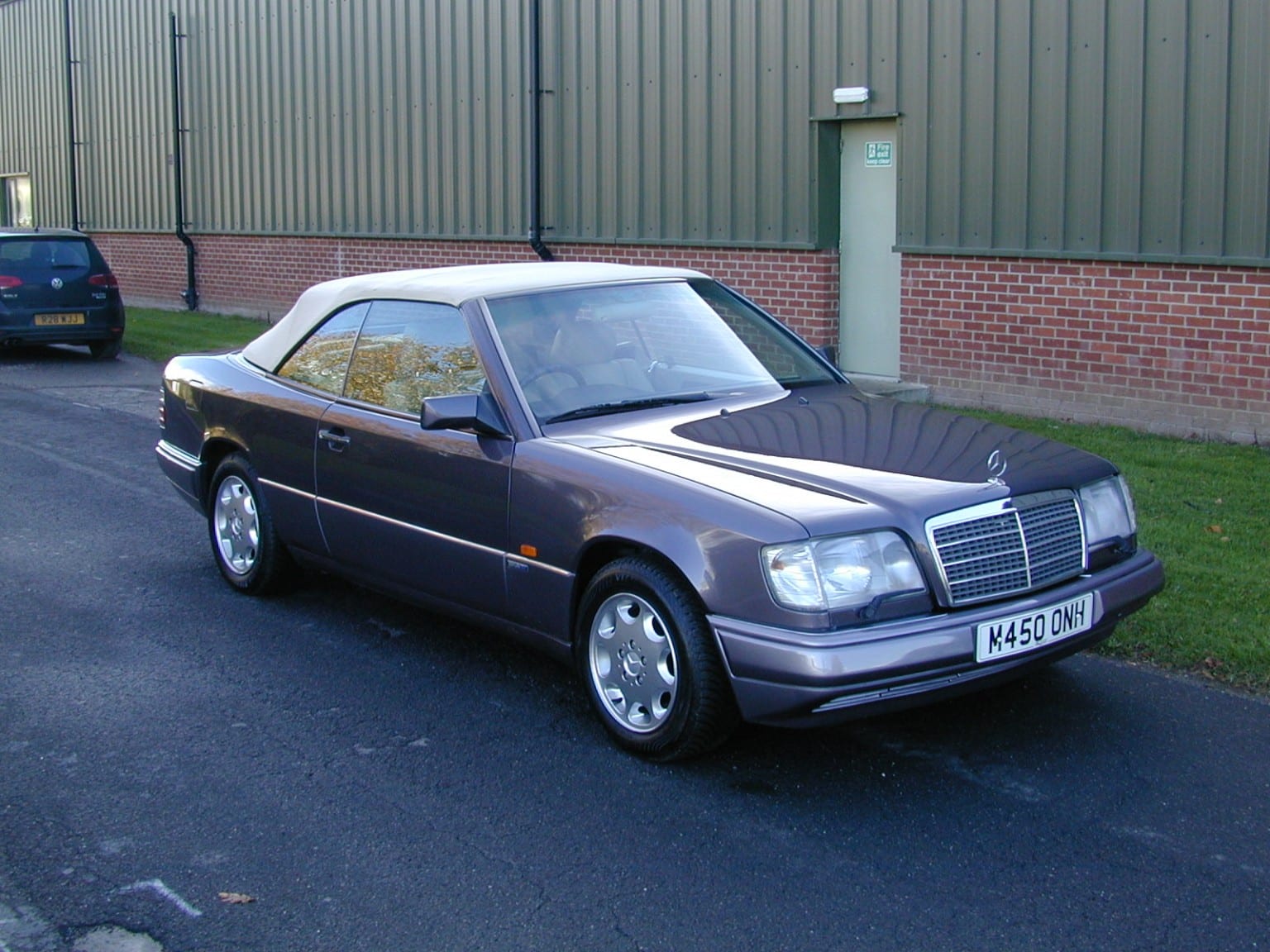 Mercedes-Benz 320 - image 1 of 62