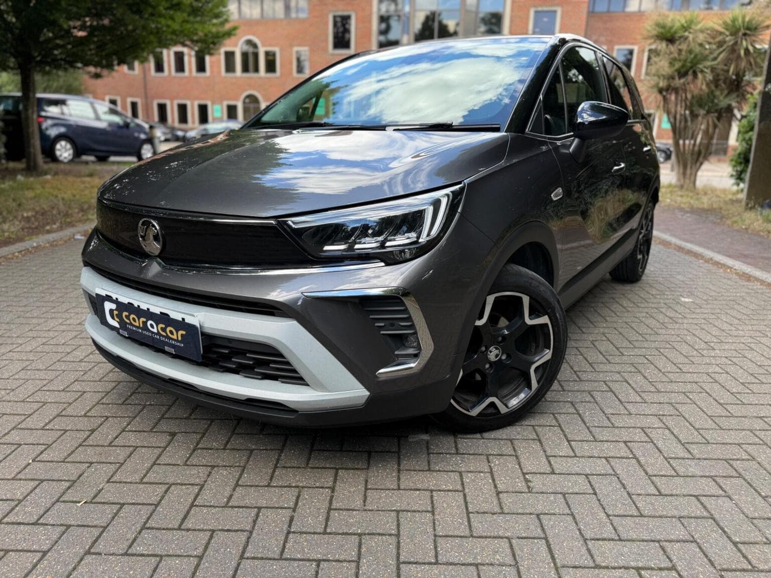 Vauxhall Crossland - image 1 of 56