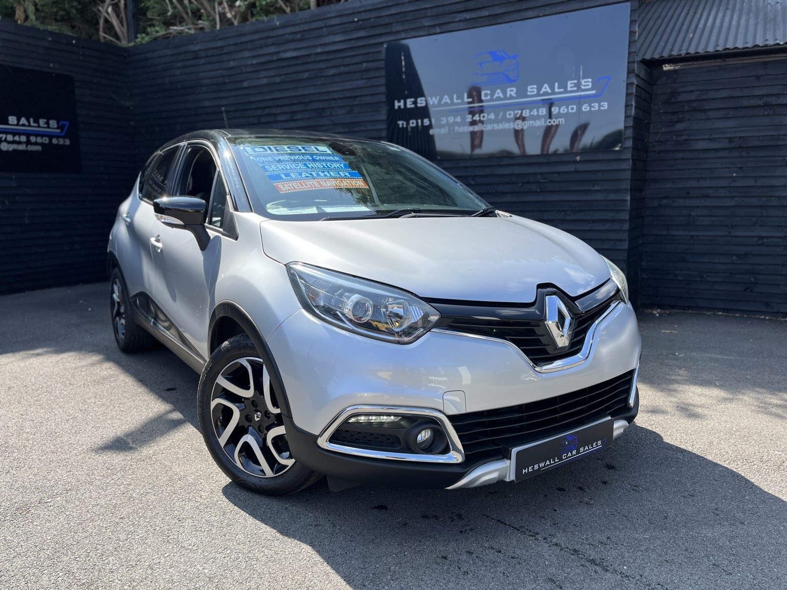 Renault Captur - image 1 of 28