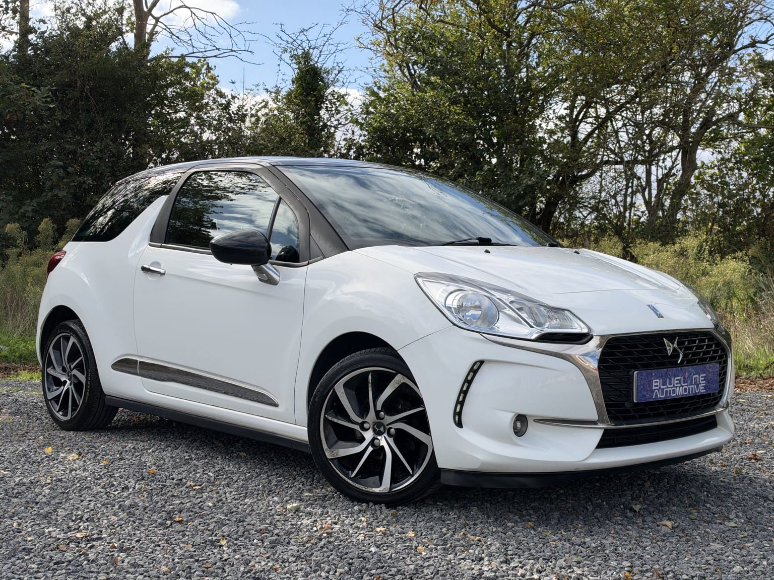 DS Automobiles DS 3 - image 1 of 44