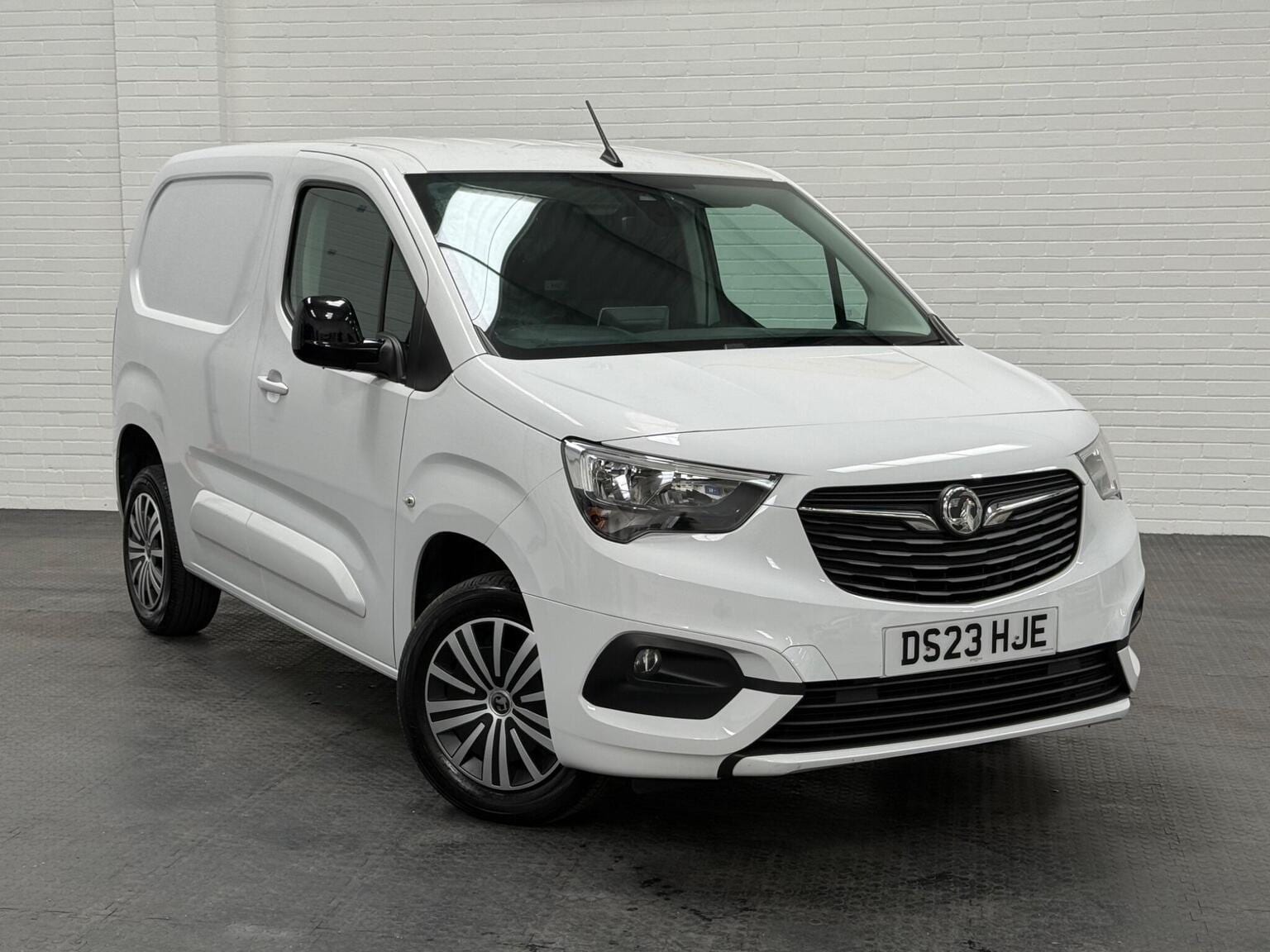 VAUXHALL COMBO - image 1 of 98
