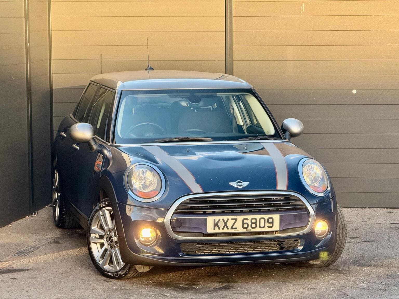 MINI Hatch - image 1 of 38