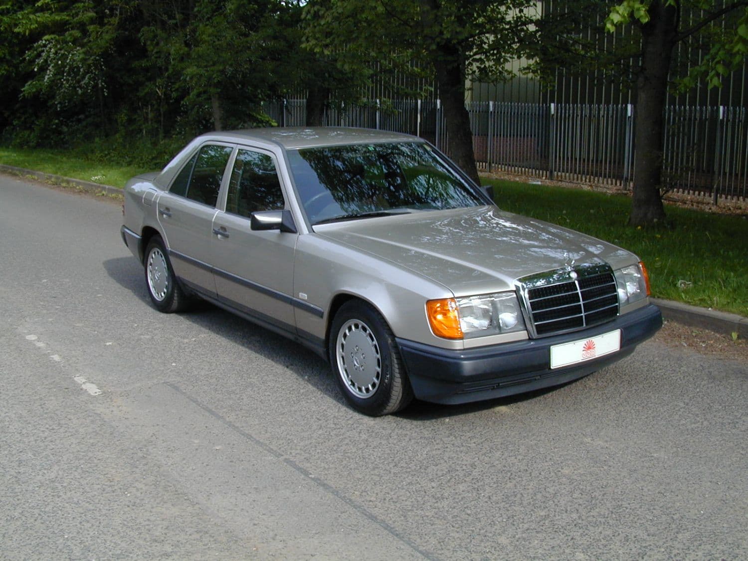 Mercedes-Benz 230 - image 1 of 79