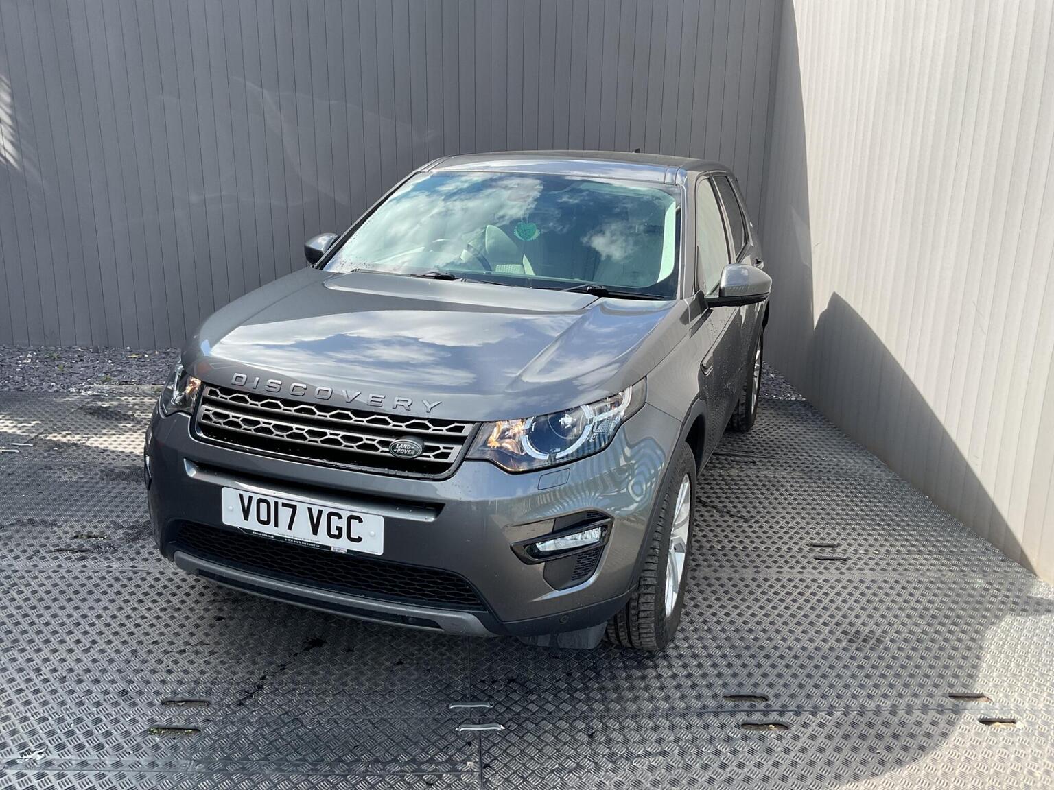 Land Rover Discovery Sport - image 1 of 41