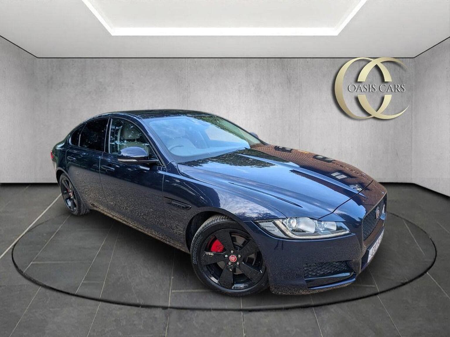 Jaguar XF - image 1 of 18