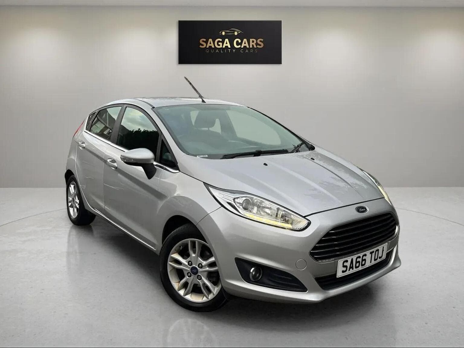 Ford Fiesta - image 1 of 45