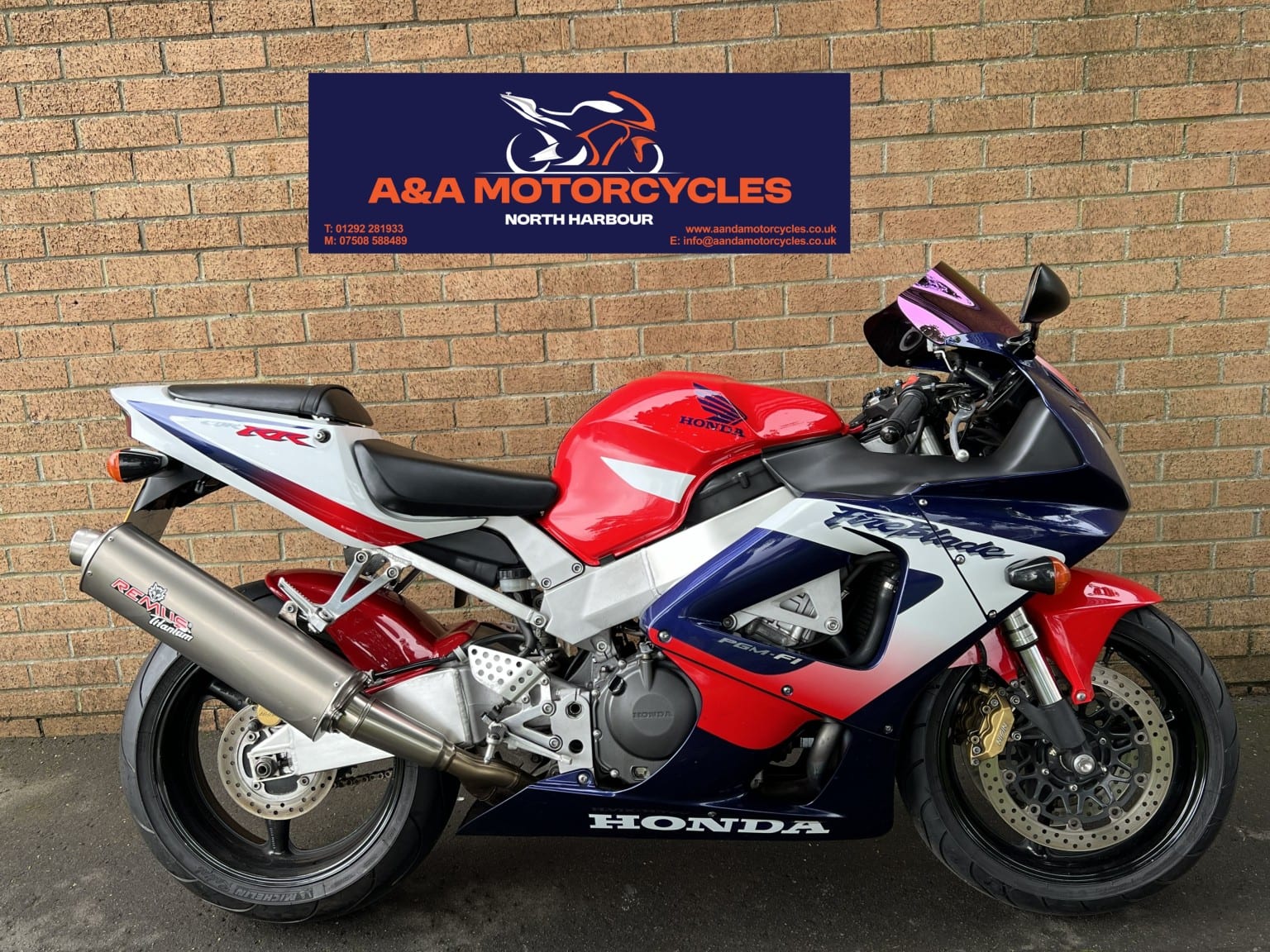 Honda CBR900RR Fireblade - image 1 of 5