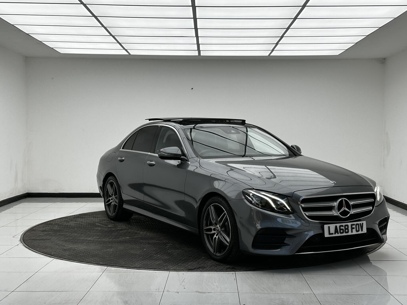 Mercedes-Benz E Class - image 1 of 52