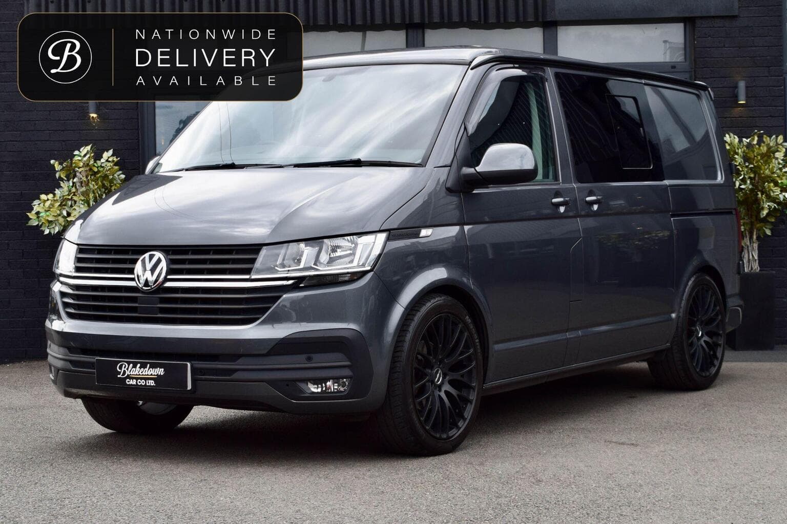 Volkswagen Transporter - image 1 of 52
