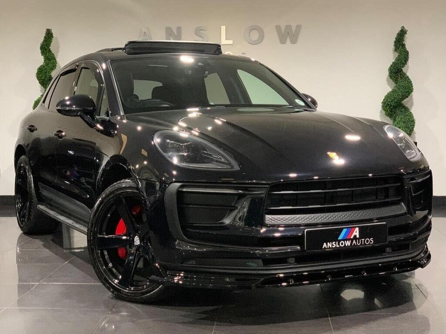 Porsche Macan - image 1 of 97