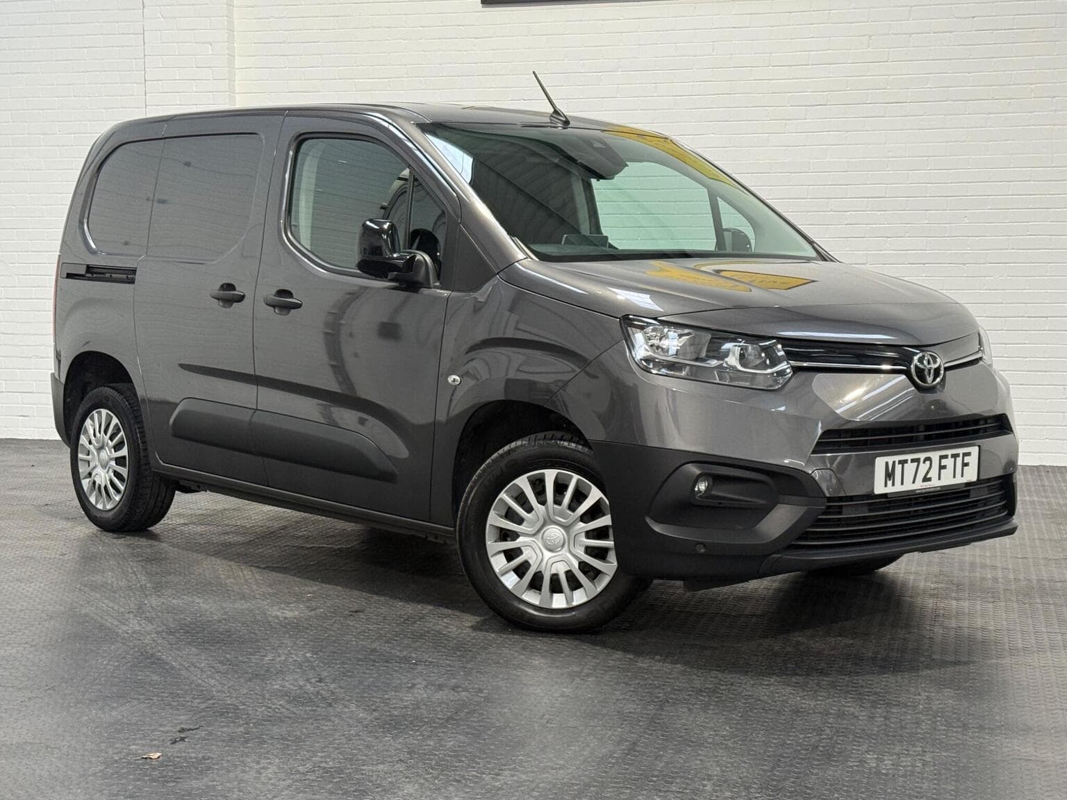Toyota Proace City - image 1 of 90