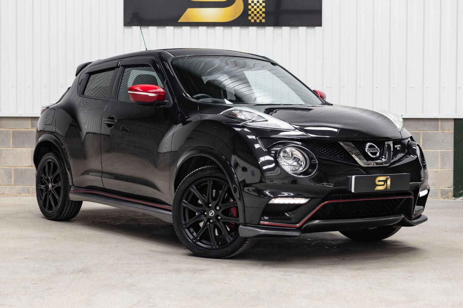 Nissan Juke - image 1 of 60
