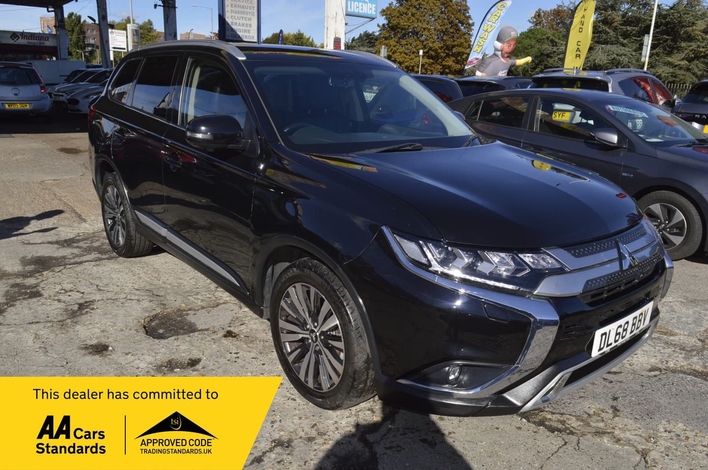 Mitsubishi Outlander - image 1 of 28