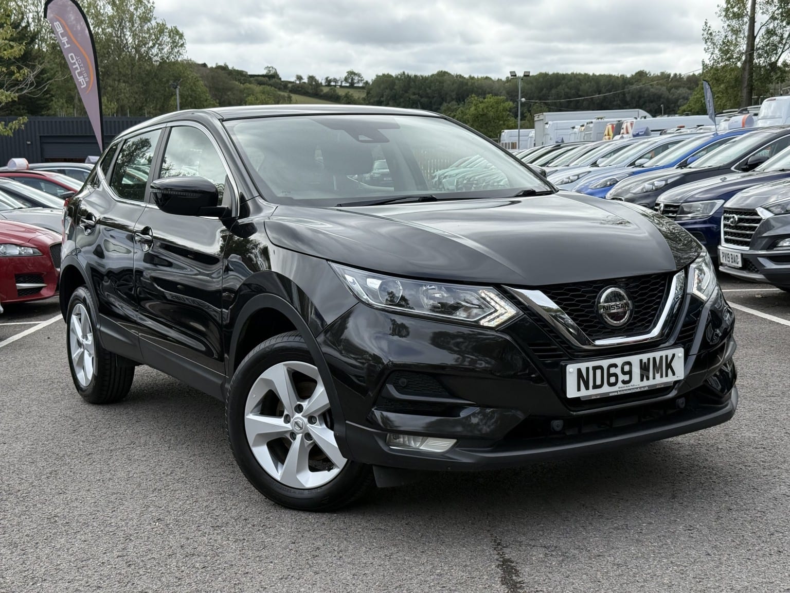 Nissan Qashqai - image 1 of 56