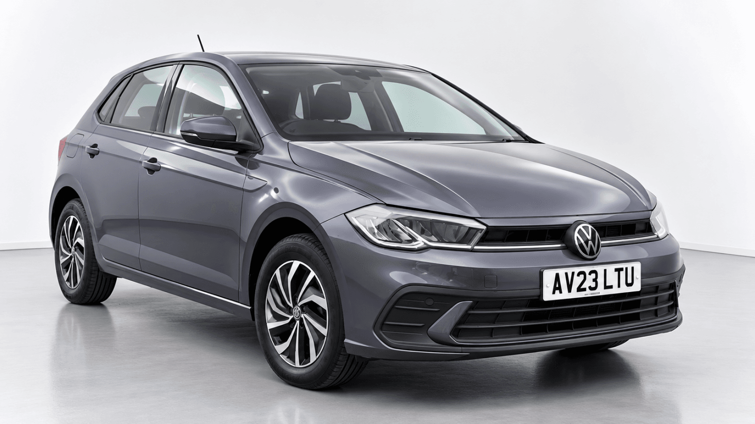 Volkswagen Polo - image 1 of 39