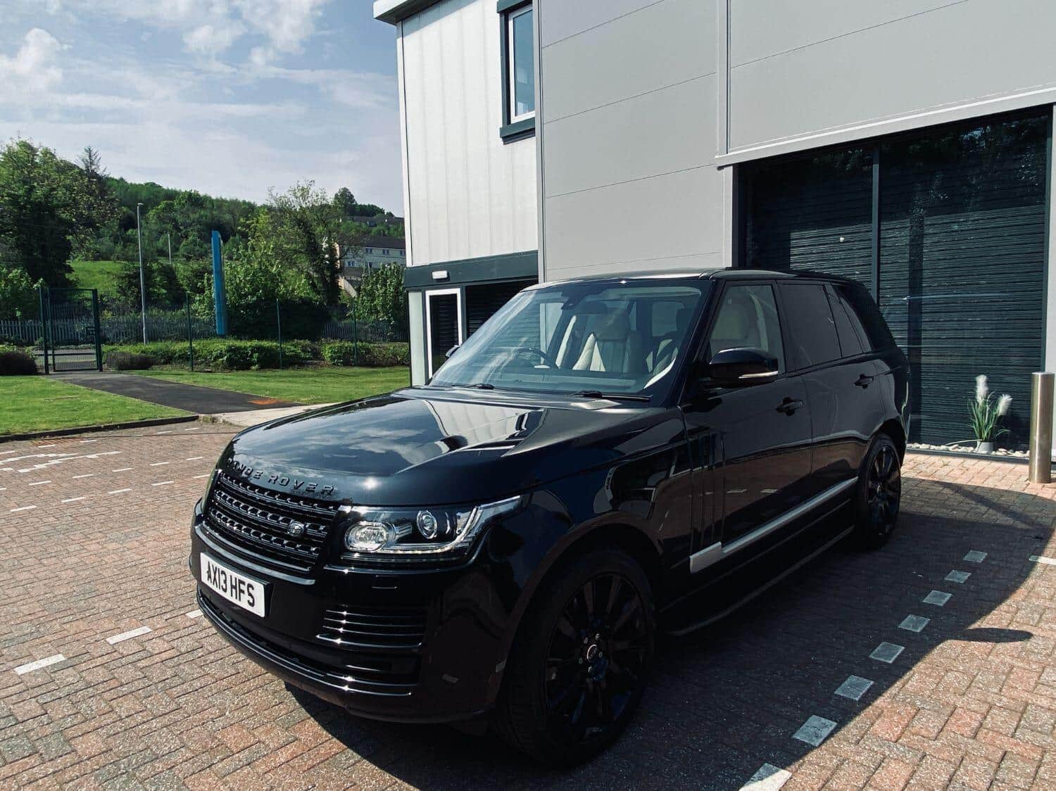 Land Rover Range Rover - image 1 of 71