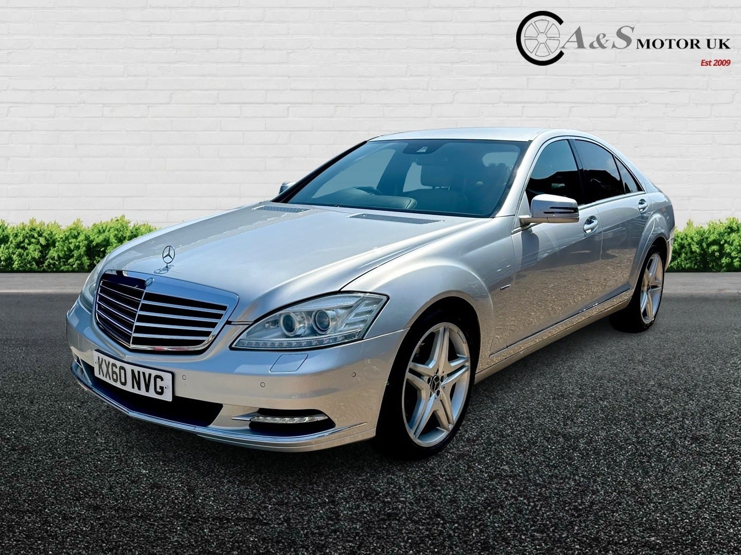 2010 Mercedes-Benz S Class 3.0 S350 V6 BlueTEC in silver — photo 1 of 18