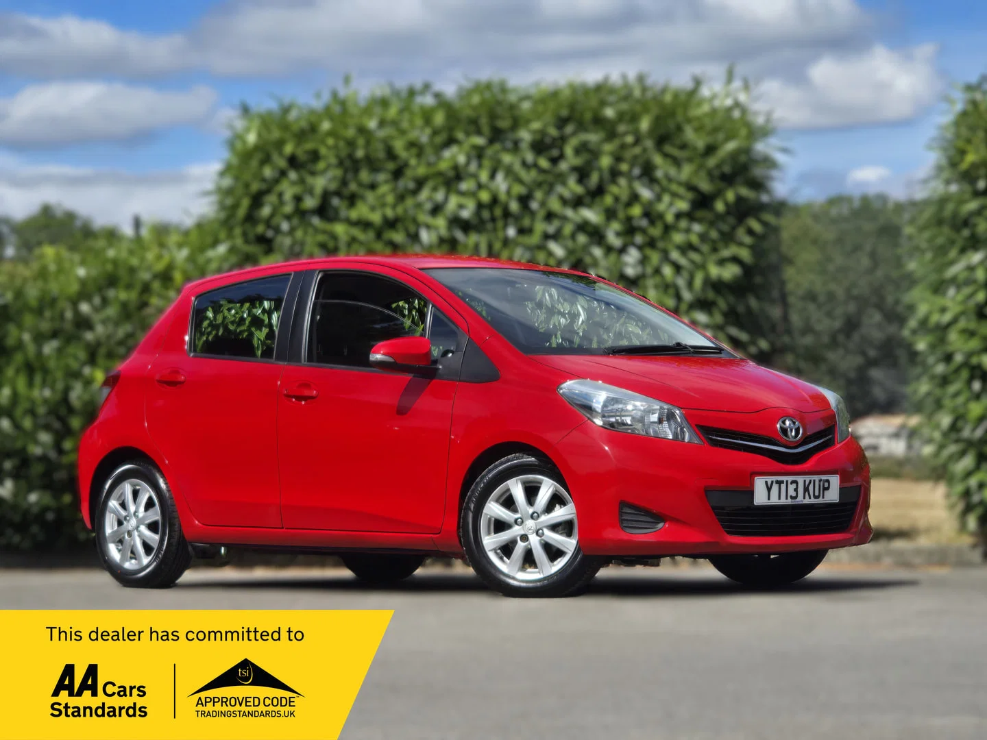 Toyota Yaris - image 1 of 18