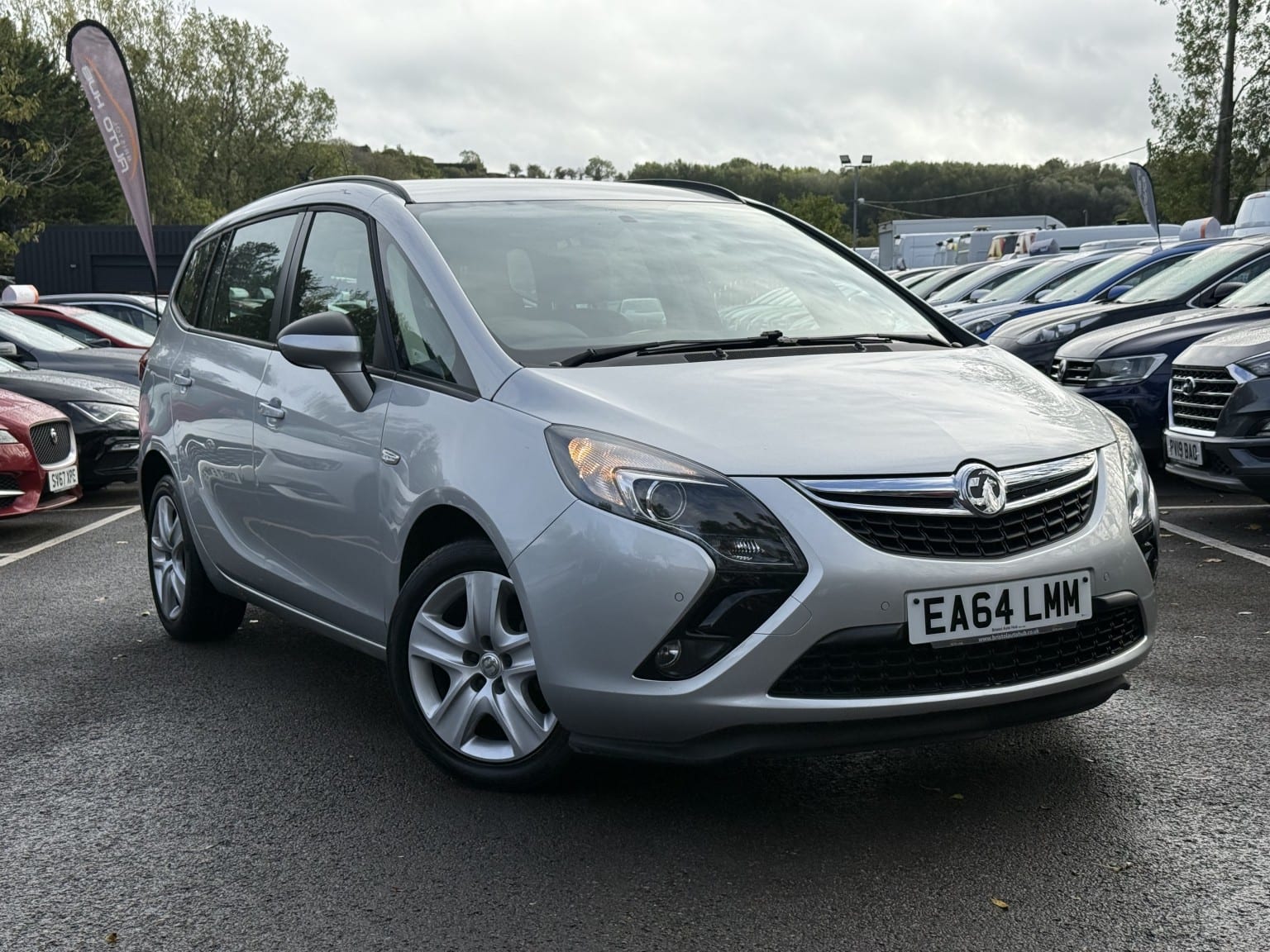 Vauxhall Zafira Tourer - image 1 of 53
