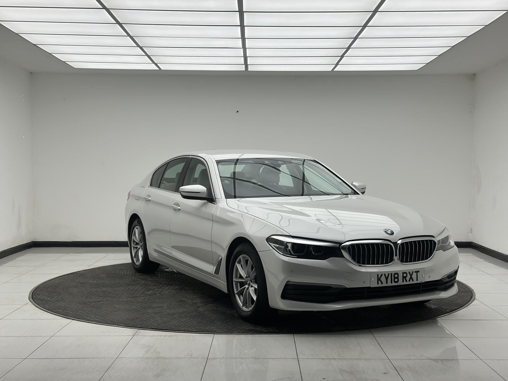 2018 BMW 5 Series 2.0 520d SE Saloon 4dr Diesel Auto Euro in white — photo 1 of 52