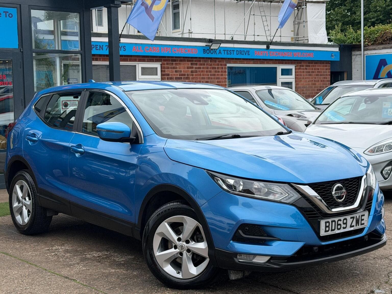 Nissan Qashqai - image 1 of 62