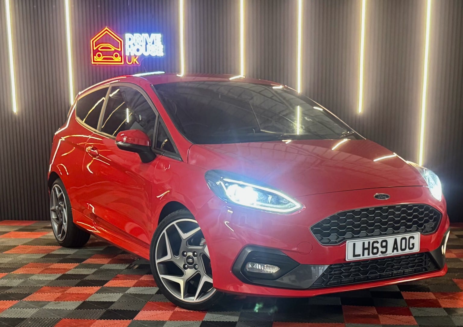 2019 Ford Fiesta 1.5 T EcoBoost ST-2 in red — photo 1 of 32