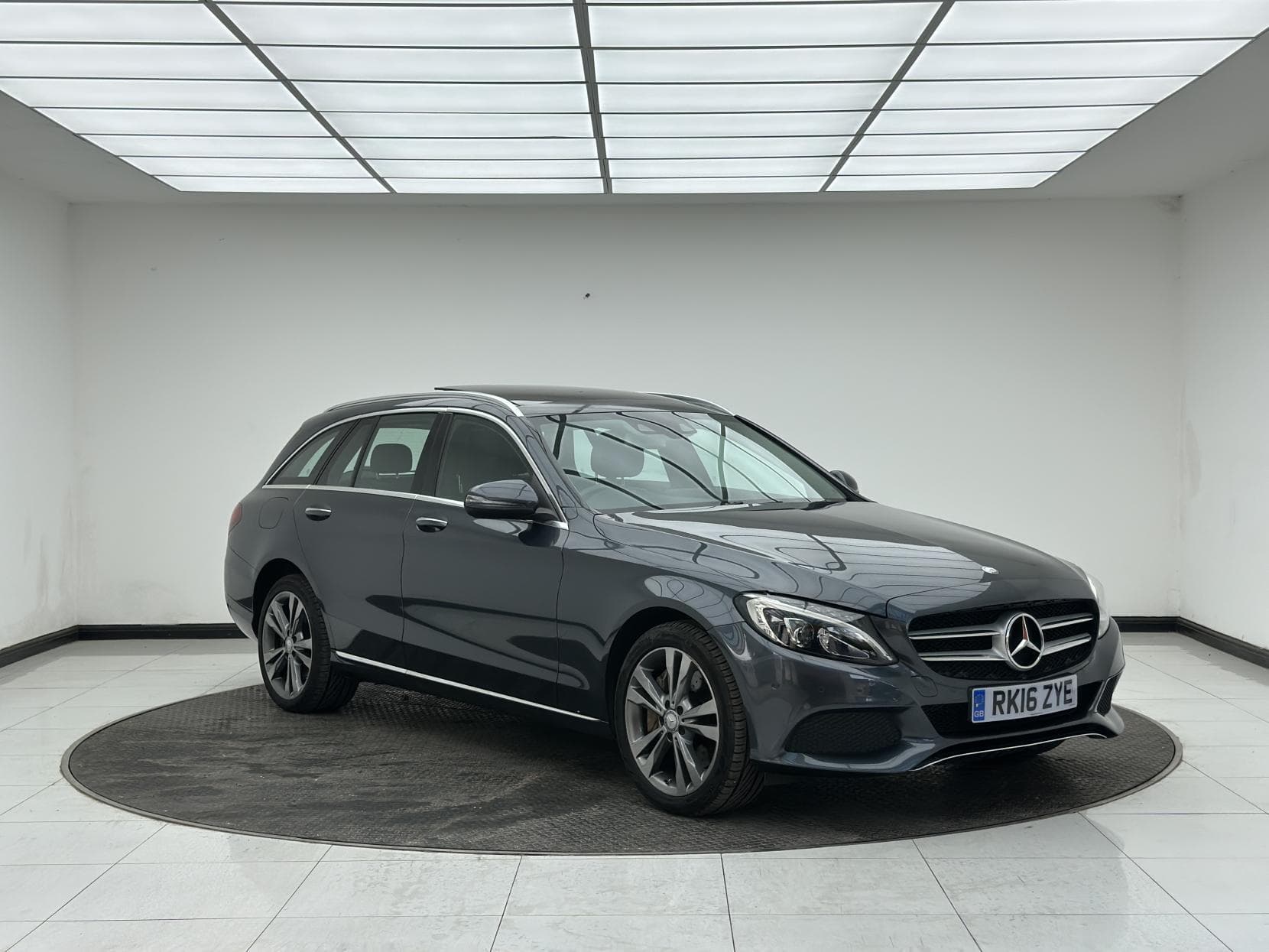 Mercedes-Benz C Class - image 1 of 55