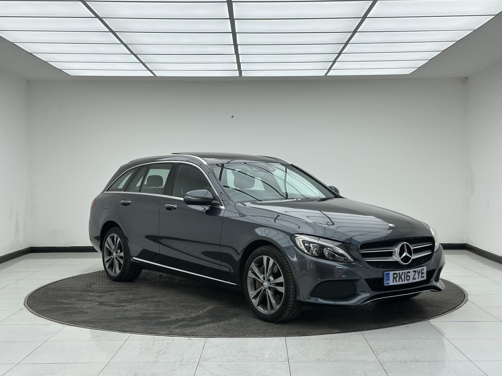 Mercedes-Benz C Class - image 1 of 55