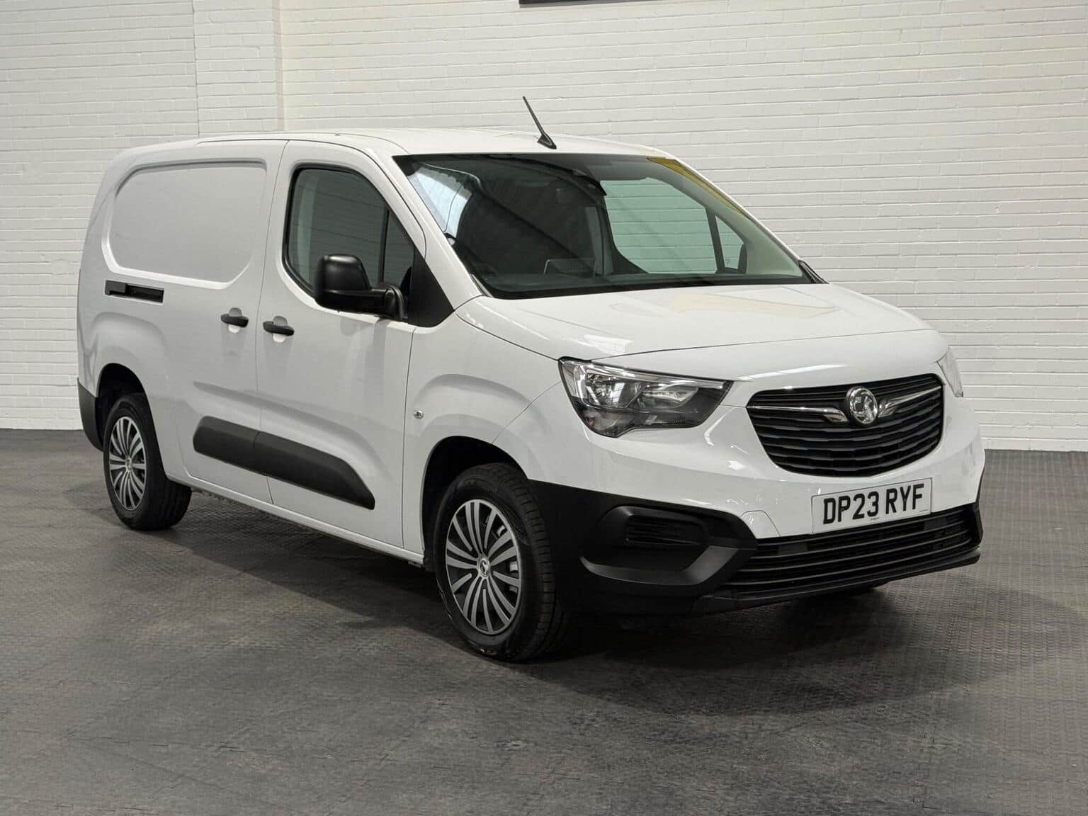 Vauxhall Combo - image 1 of 96