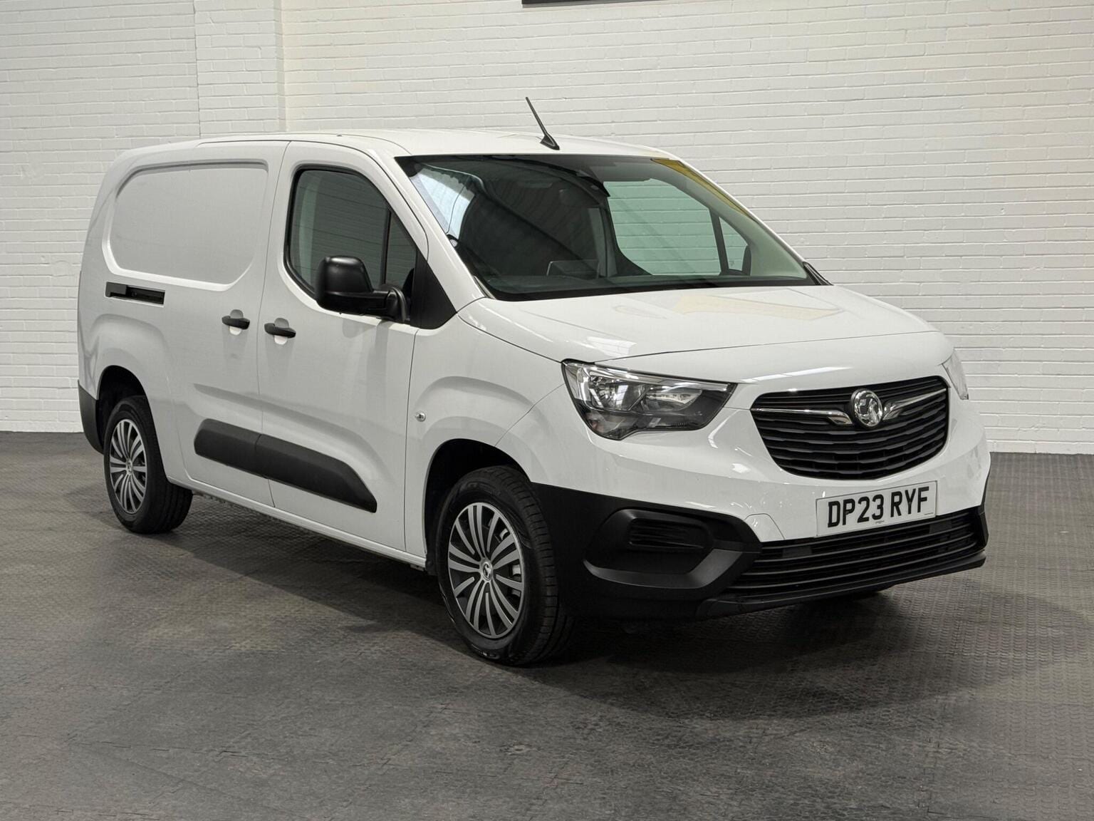 Vauxhall Combo - image 1 of 96