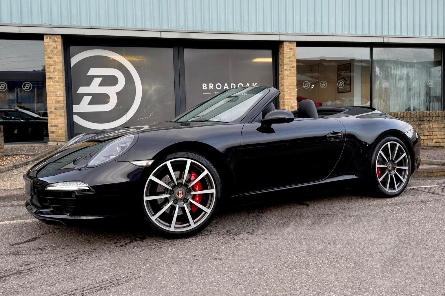 Porsche 911 - image 1 of 73