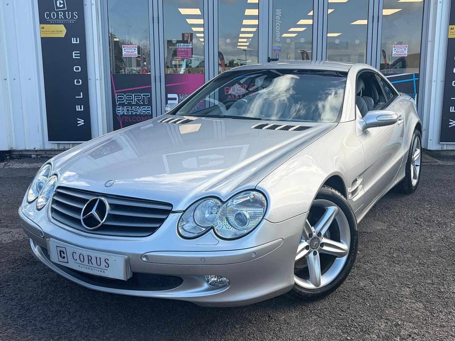 Mercedes-Benz SL - image 1 of 31
