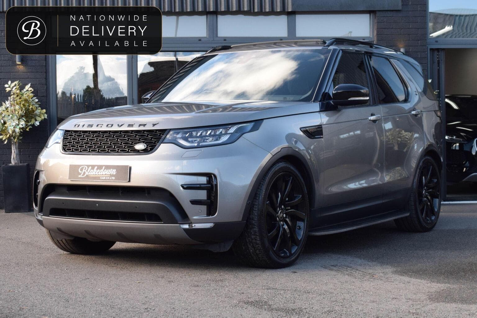 Land Rover Discovery - image 1 of 59