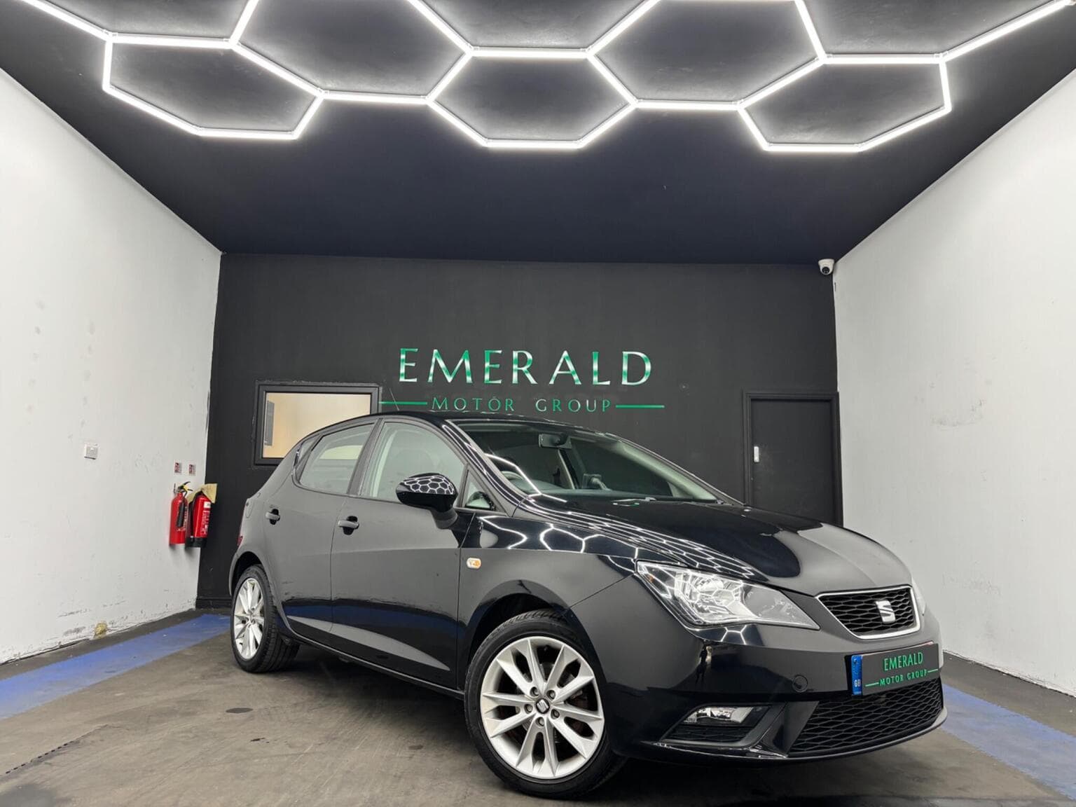 SEAT Ibiza - image 1 of 43