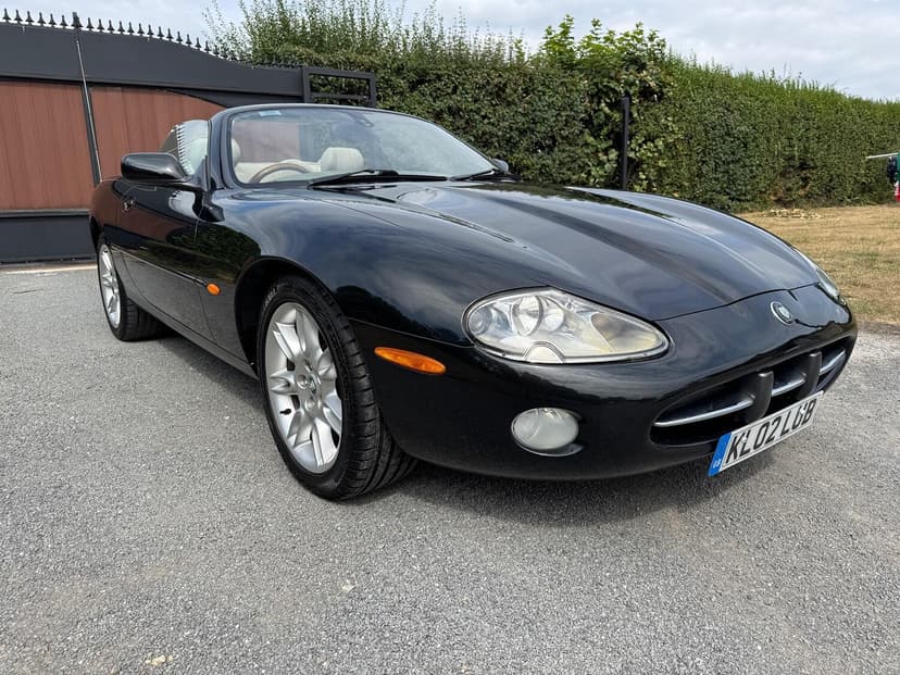 2002 JAGUAR XK8