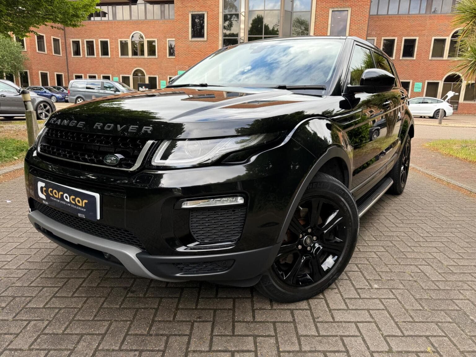 Land Rover Range Rover Evoque - image 1 of 59