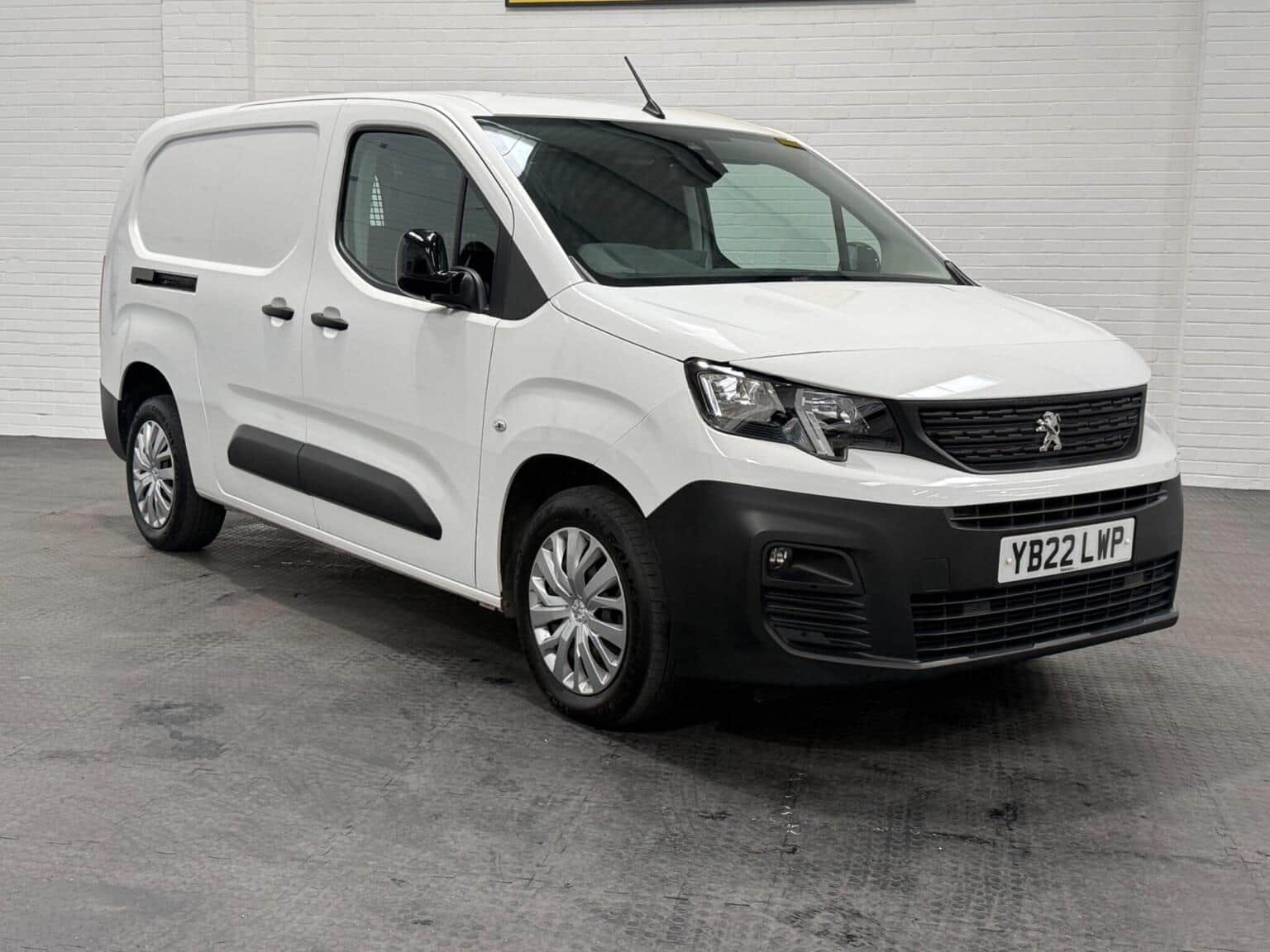 Peugeot Partner - image 1 of 100