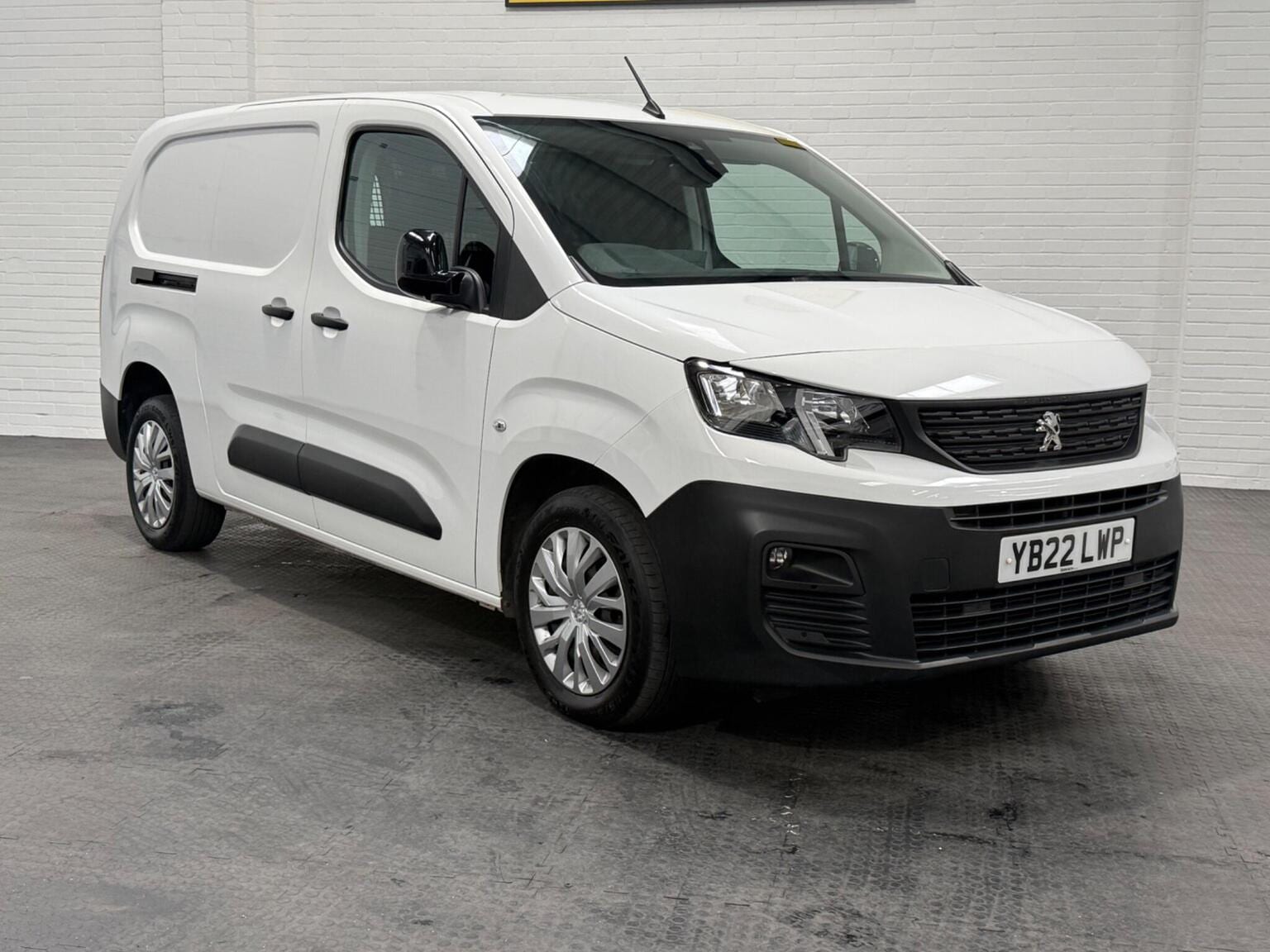 PEUGEOT PARTNER - image 1 of 100