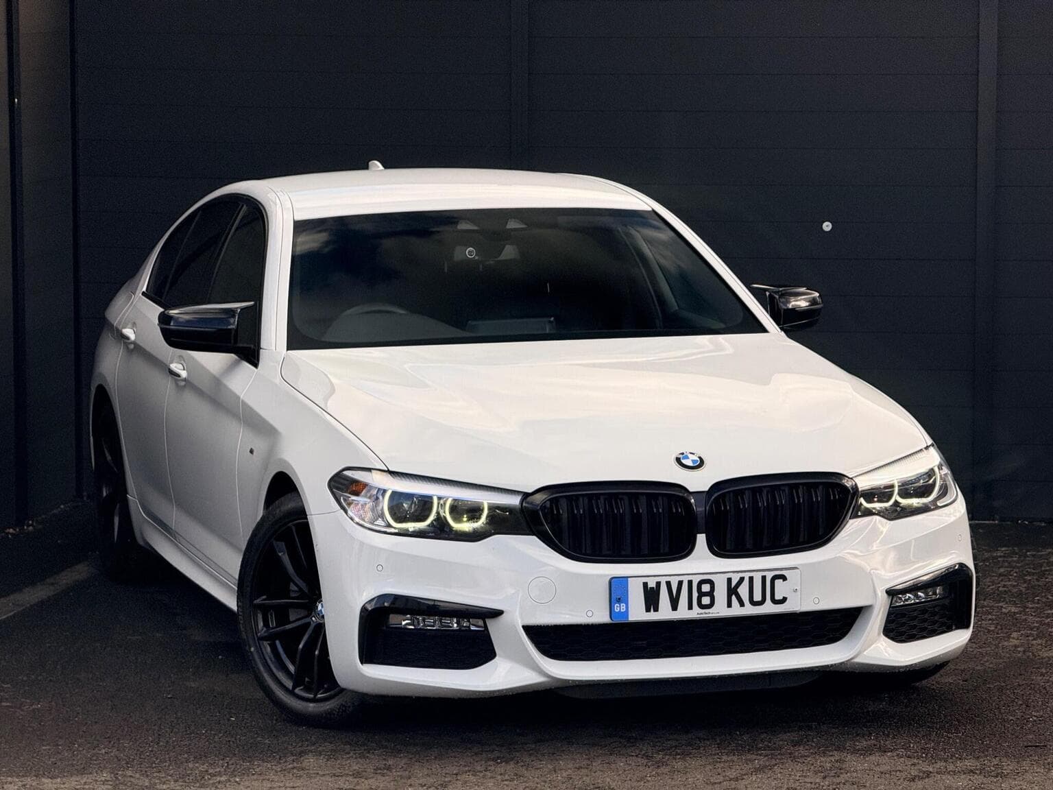 BMW 5 Series - image 1 of 60