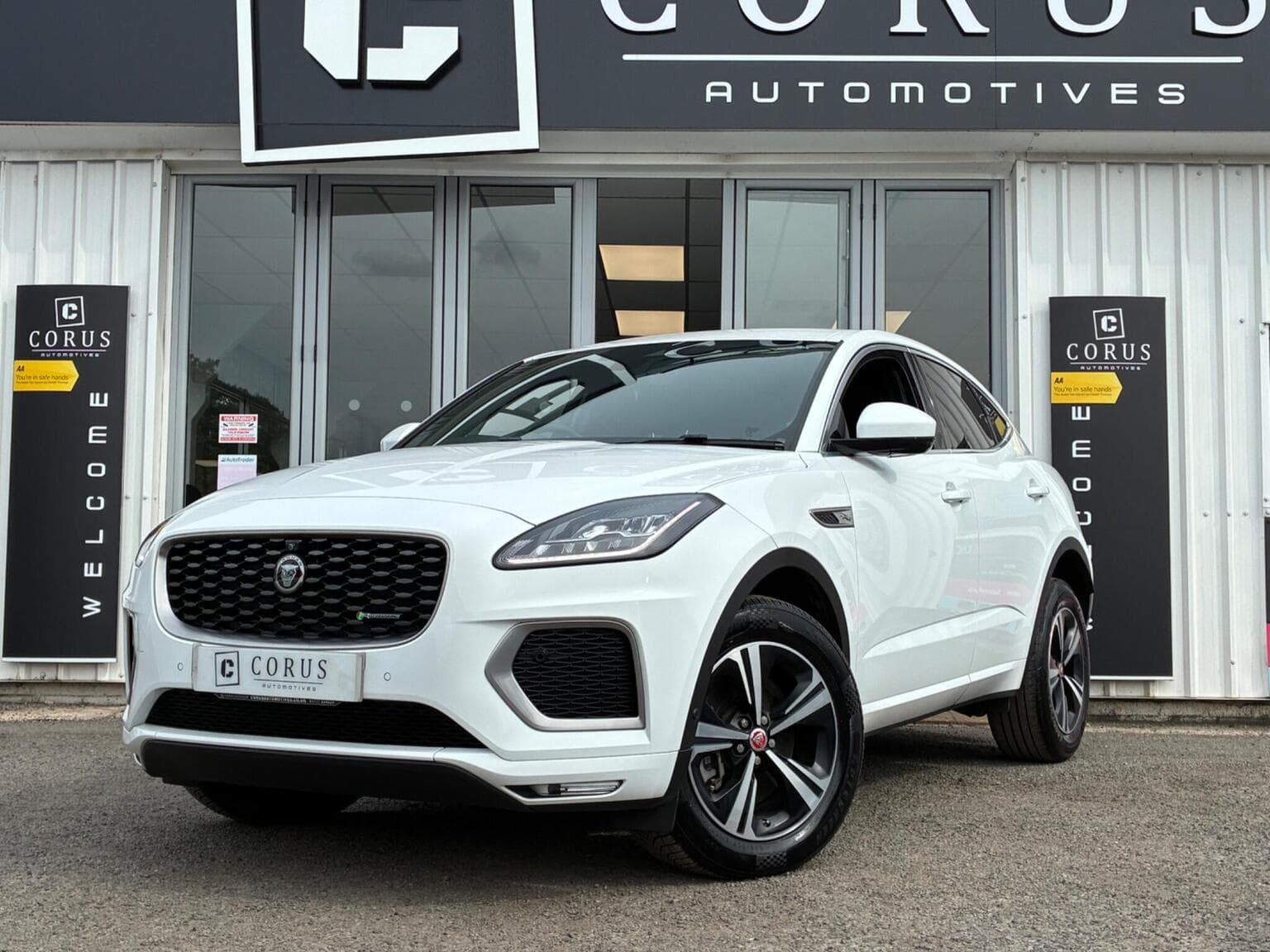 Jaguar E-Pace - image 1 of 42